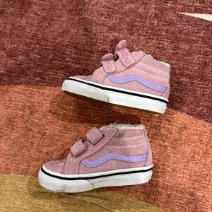 Buy 2 pairs, get one free 🙌🏽 Vans with fuzzy lining